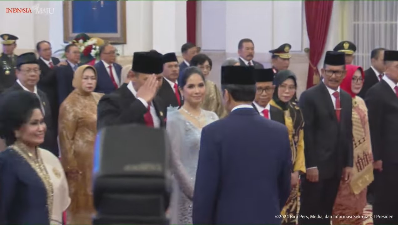Momen AHY Hormat Kepada Jokowi-Prabowo Usai Dilantik Jadi Menteri ATR