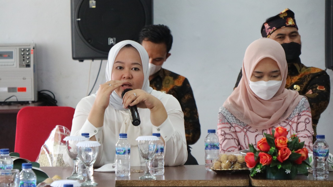 Sambut Hari Dharma Wanita, Senator Riri Ingatkan Peran Istri ASN Jadi Teladan Bagi Masyarakat