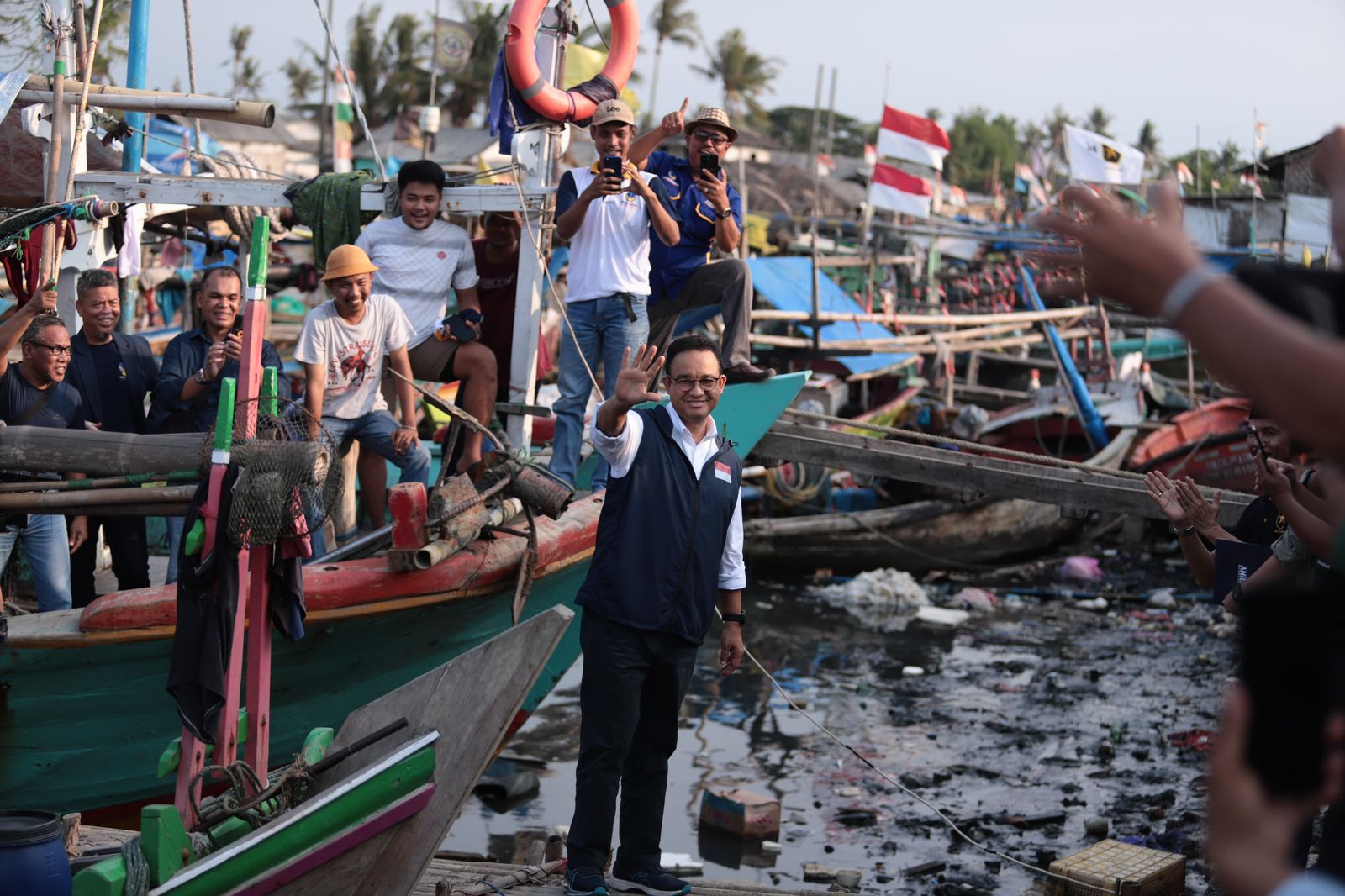 Anies Sambangi Nelayan Kronjo, Mereka Titip 5 Aspirasi Ini.