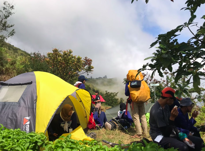  Napak Tilas Jalur Kuno Gunung Pawitra, Festival Penanggungan 2022: Bermalam di Tengah Hujan Deras (4)