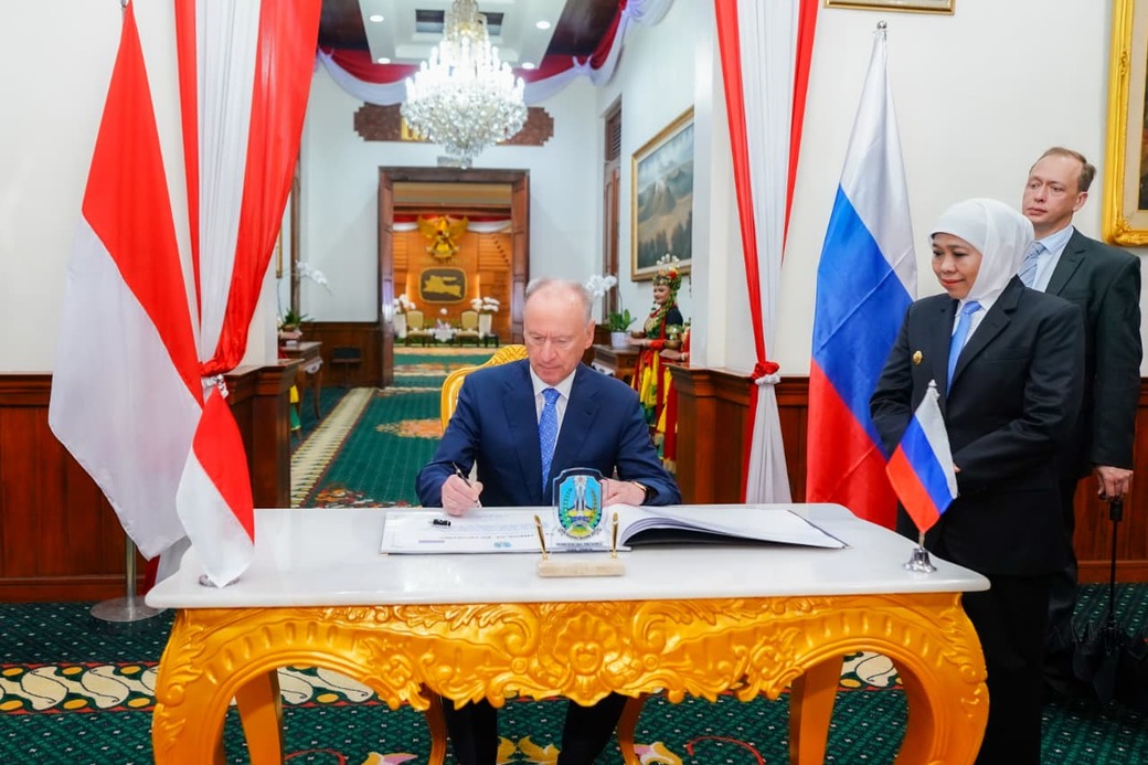 Gubernur Khofifah Terima Penasihat Presiden Rusia, Bahas Kerja Sama Maritim, Pendidikan, dan Penelusuran Sejarah Diplomasi