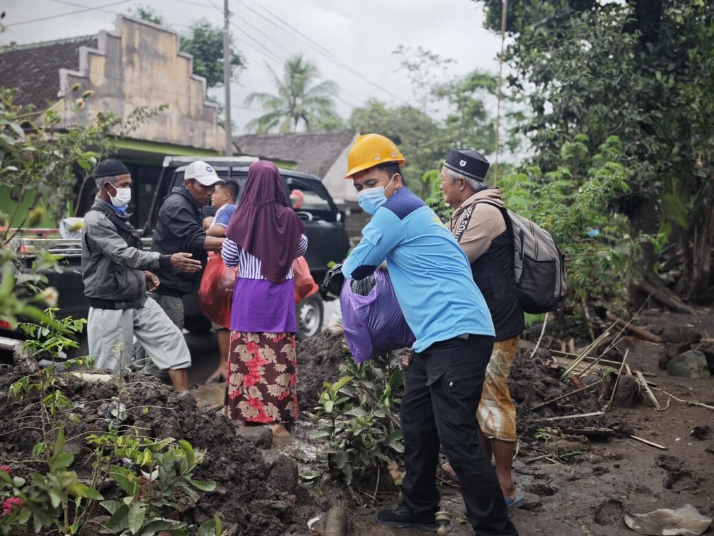 PLN UID Jatim Salurkan Bantuan Warga Terdampak Erupsi Semeru