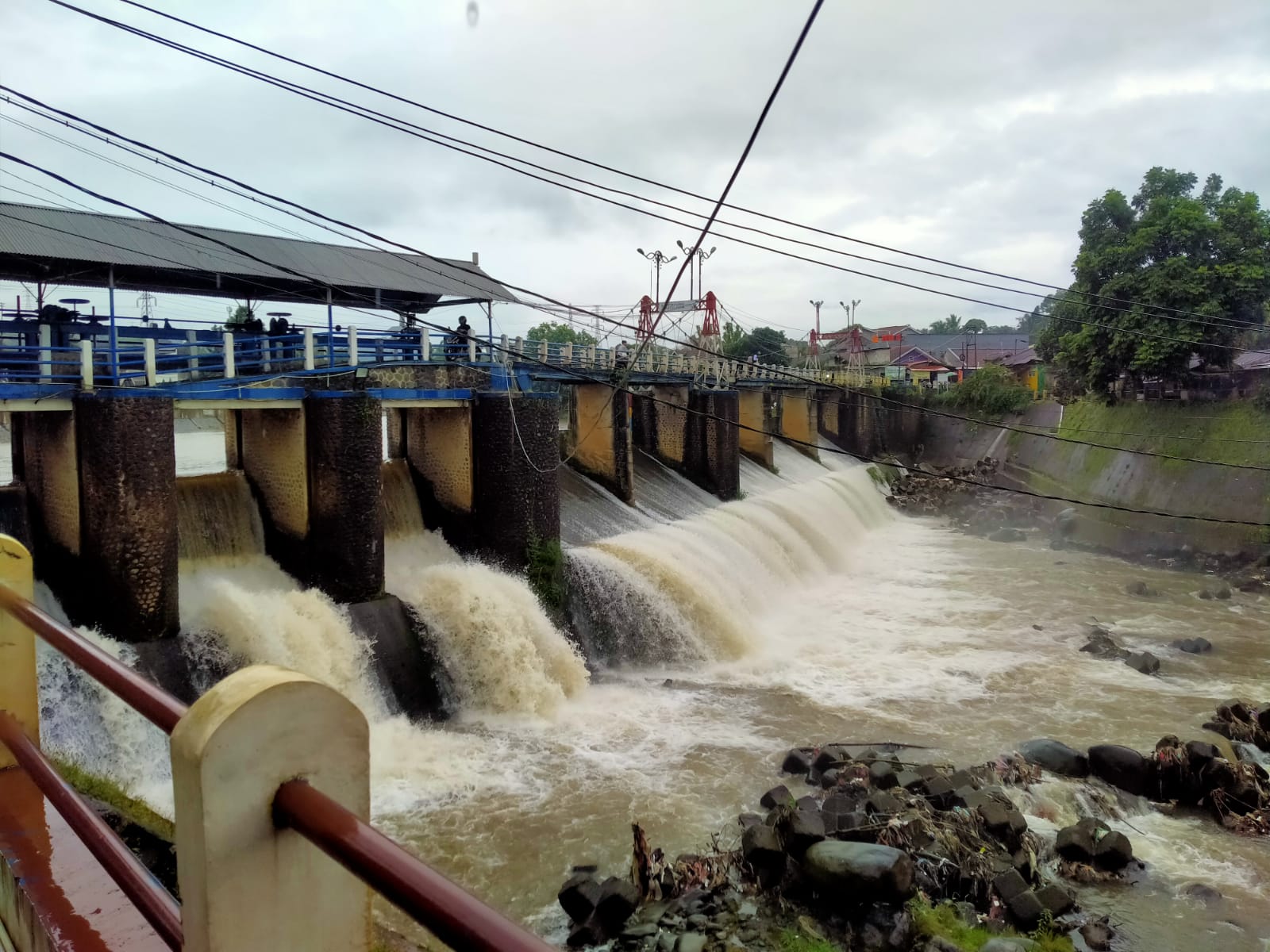 Bogor Mendung, Cek Update Status Ketinggian Air di Bendung Katulampa 
