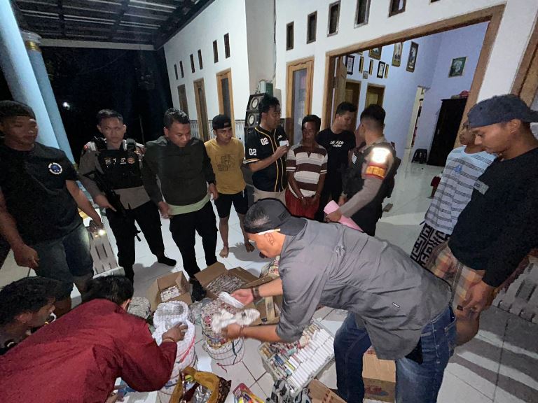 Polres Probolinggo Sita Ratusan Bahan Peledak Jenis Mercon