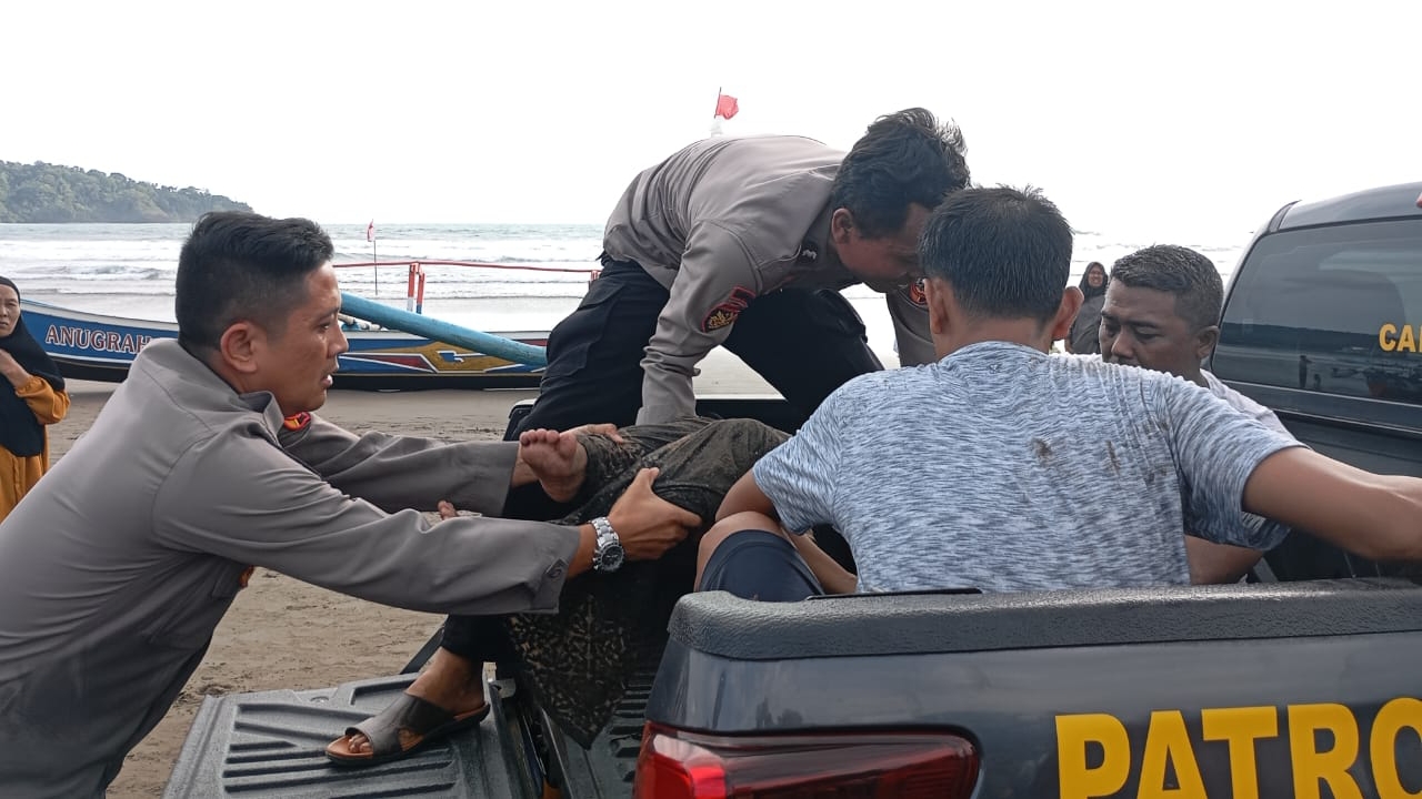 Selamatkan Warga yang Nyaris Tenggelam, Anggota Polda Jabar Gugur di Pantai Pangandaran