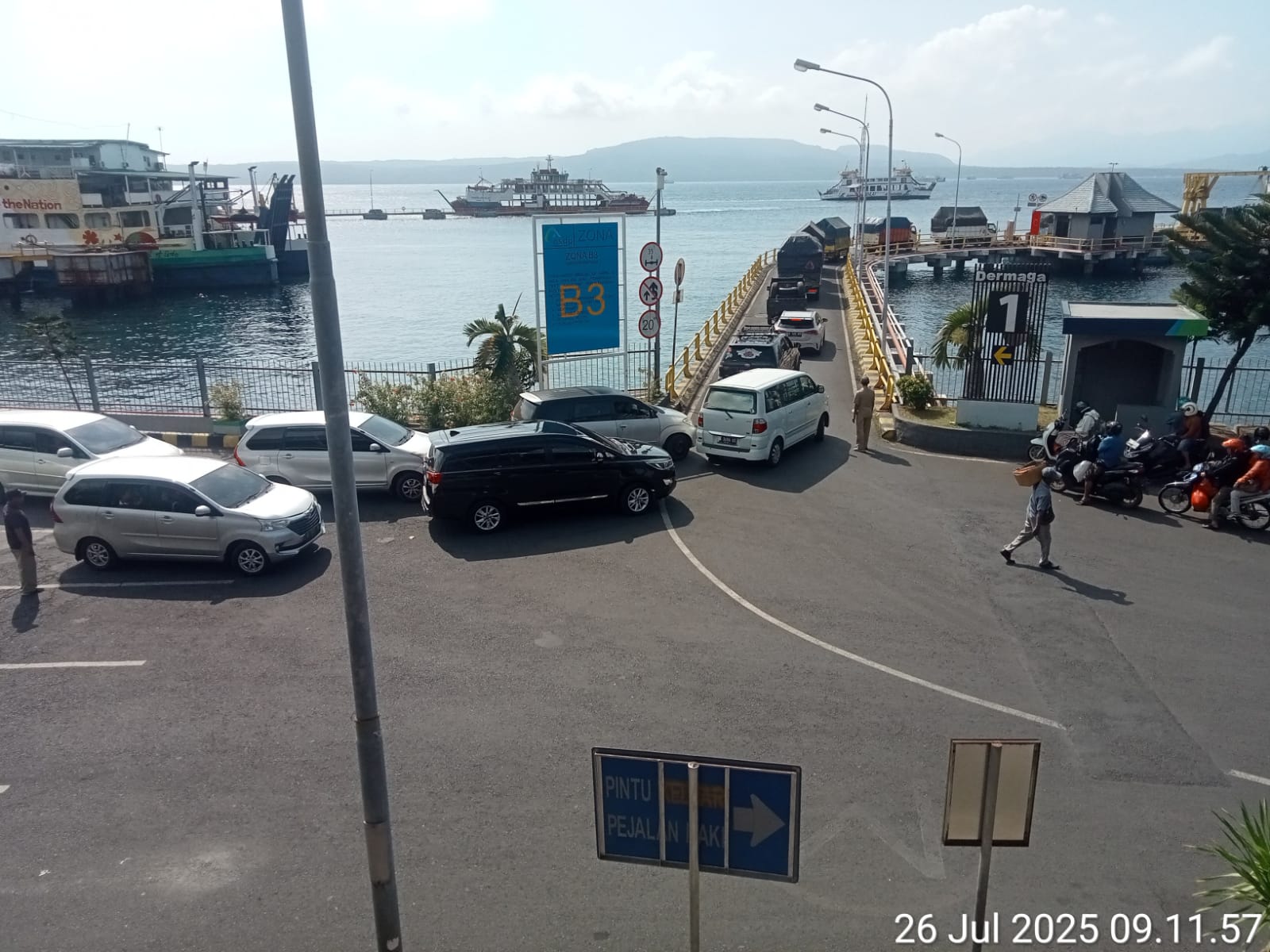 Kapal Berkurang dan Gumitir Ditutup, Penyeberangan Ketapang-Gilimanuk Macet Parah