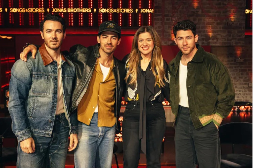 Kelly Clarkson Ungkap Reaksi Pertama Saat Namanya Disebut Jonas Brothers di Lagu Year 3000