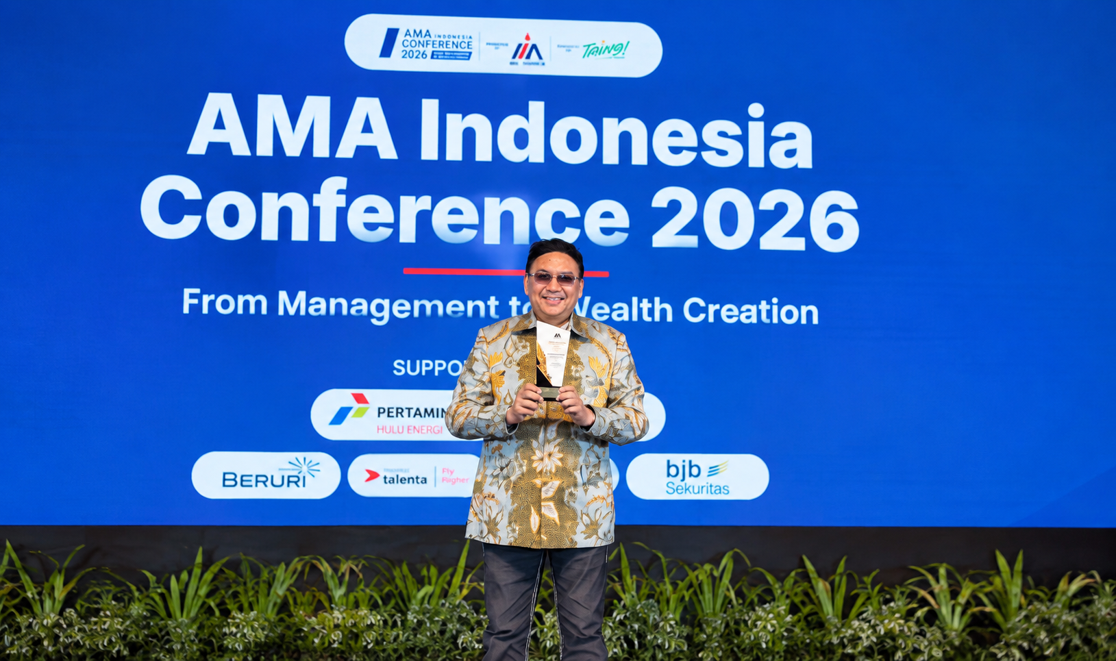 Terima AMA Appreciation Award 2026, Denny JA Ingatkan Tugas Pemimpin Korporasi