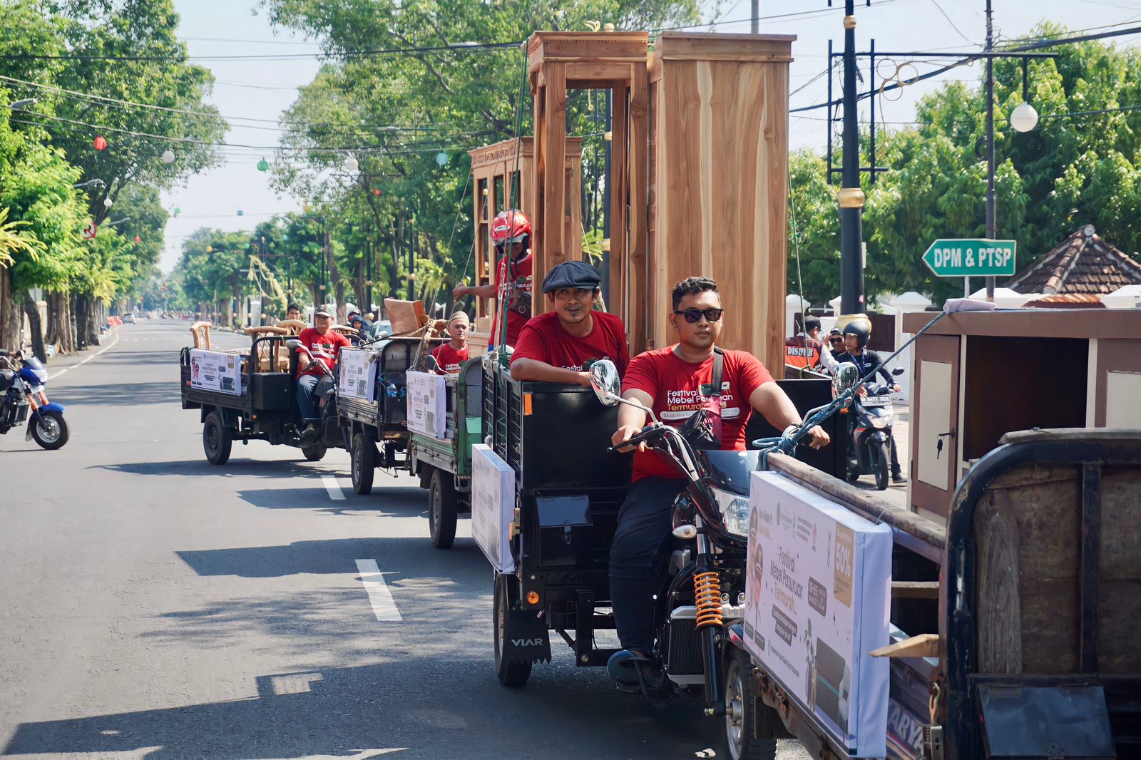 Gus Ipul Gagas Pawai Mebel Pertama di Kota Pasuruan 