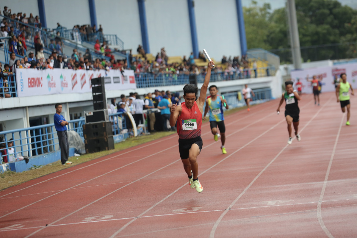 Nyaris Patahkan Rekor, SMAN 5 Karawang Tuntaskan 4x100 Meter West Java Qualifiers