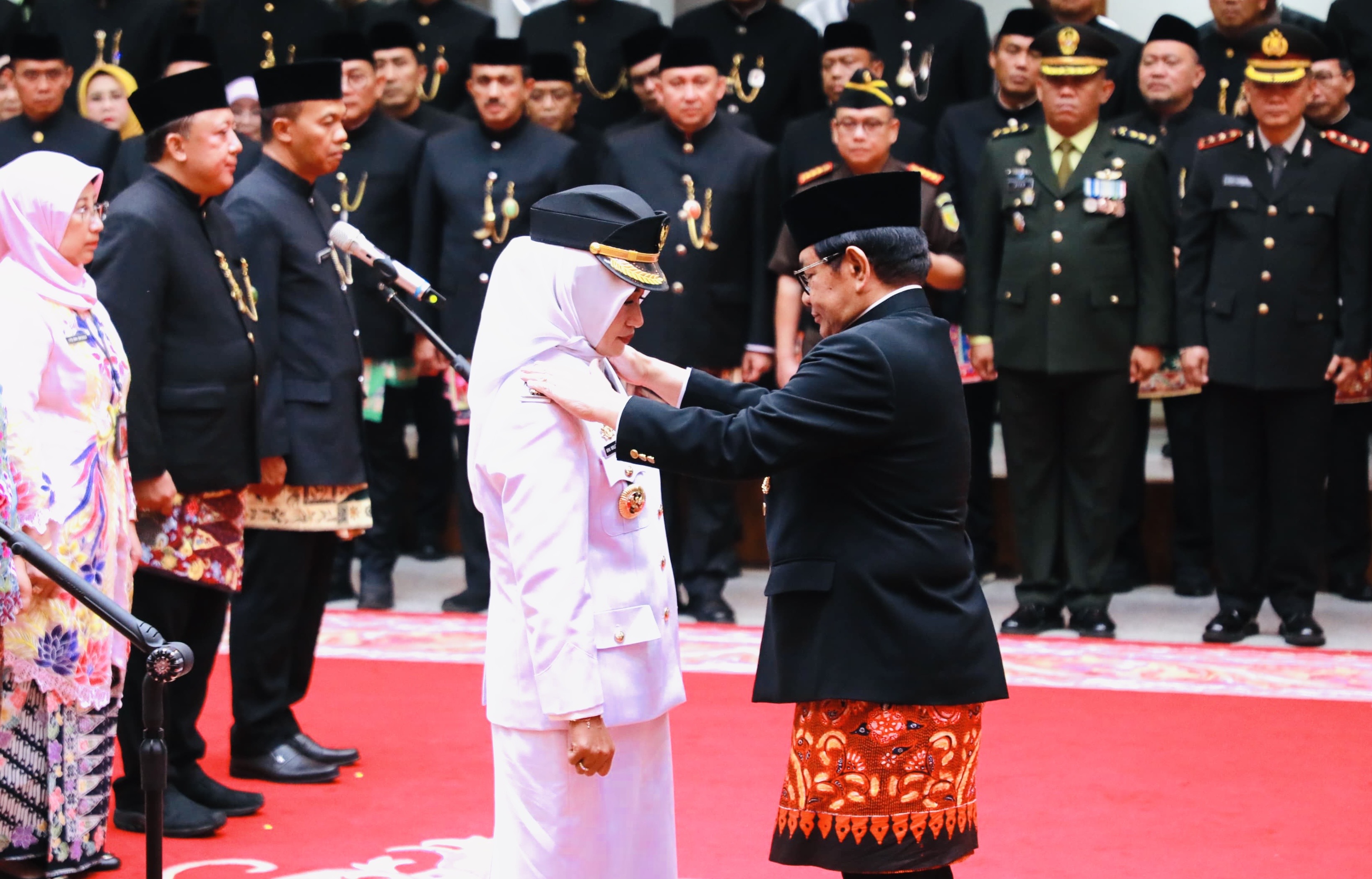 Pramono Lantik Iin Mutmainnah Jadi Wali Kota Jakbar, Beri Kesempatan Perempuan Duduki Jabatan Strategis