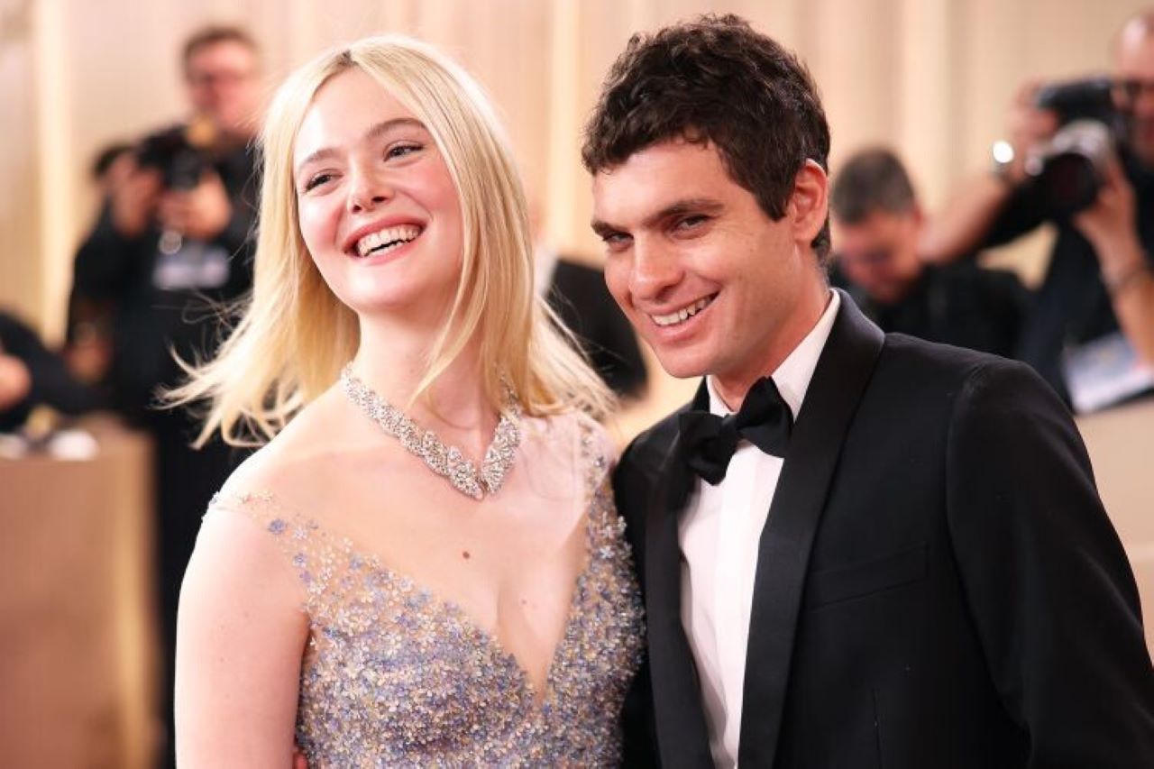 Dua Tahun Bersama, Elle Fanning dan Gus Wenner Rancang Masa Depan