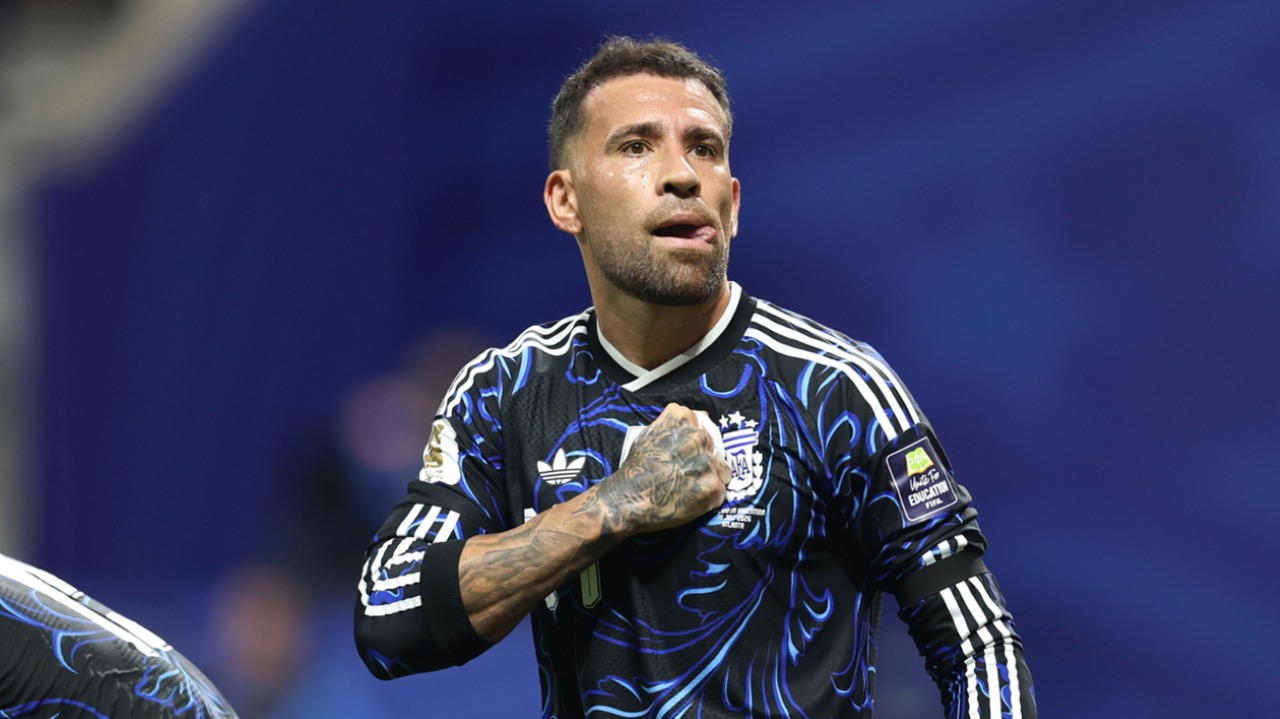 Nicolas Otamendi Pensiun dari Timnas Argentina, Leandro Paredes Masih Galau