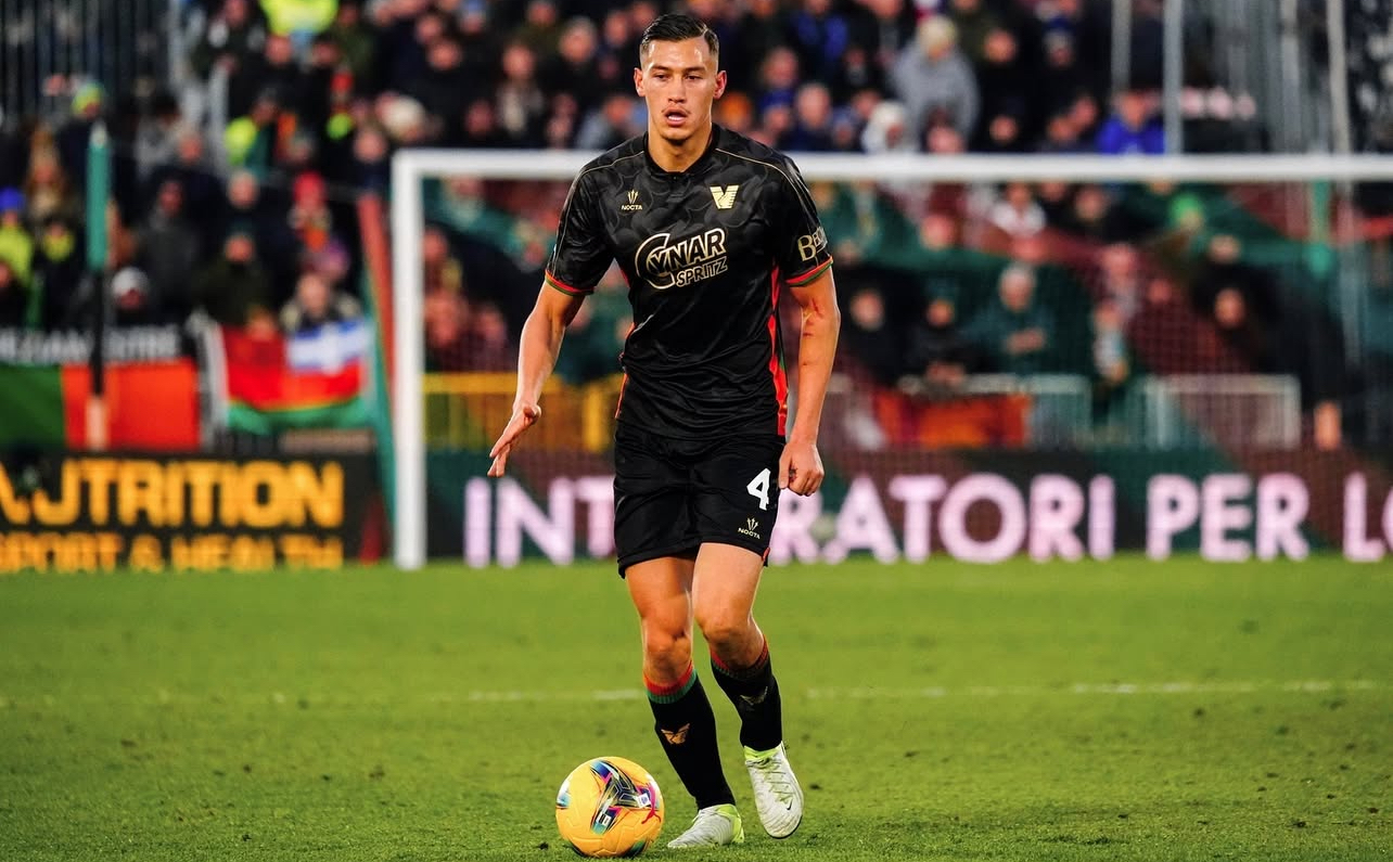 Transfer Jay Idzes Makin Sengit: Klub Elite Premier League Ikut Bersaing!