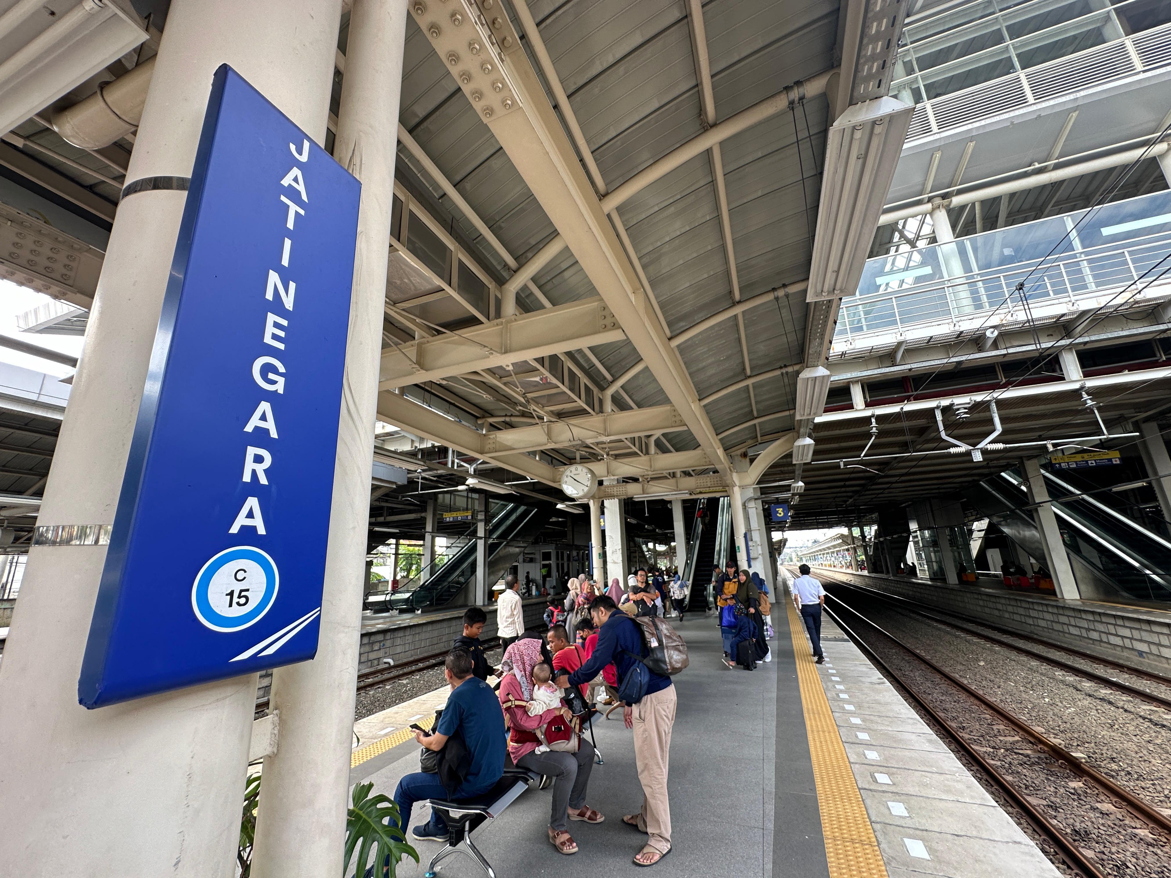 7 KA Keberangkatan Stasiun Gambir Berhenti di Stasiun Jatinegara Imbas Wondr Jakarta Running Festival 2024