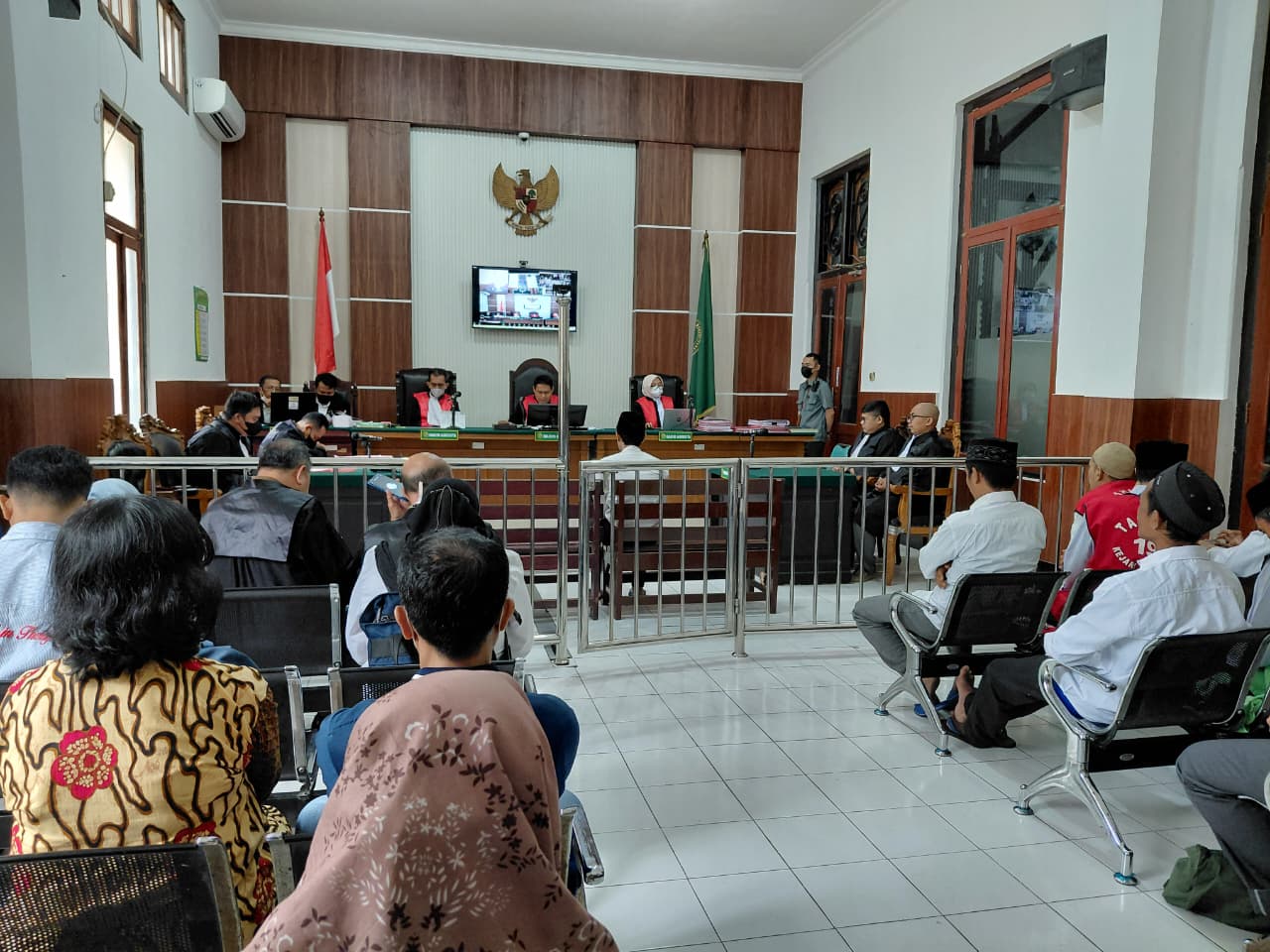 Selundupkan Sisik Trenggiling hingga Paruh Rangkong Berkedok 'Indomie', Marianus Divonis 2 Tahun Bui