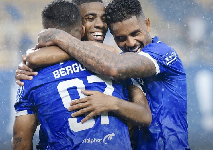Kontroversi Persib vs Persebaya, Pergantian Adam Alis Tak Masuk Match Summary! 