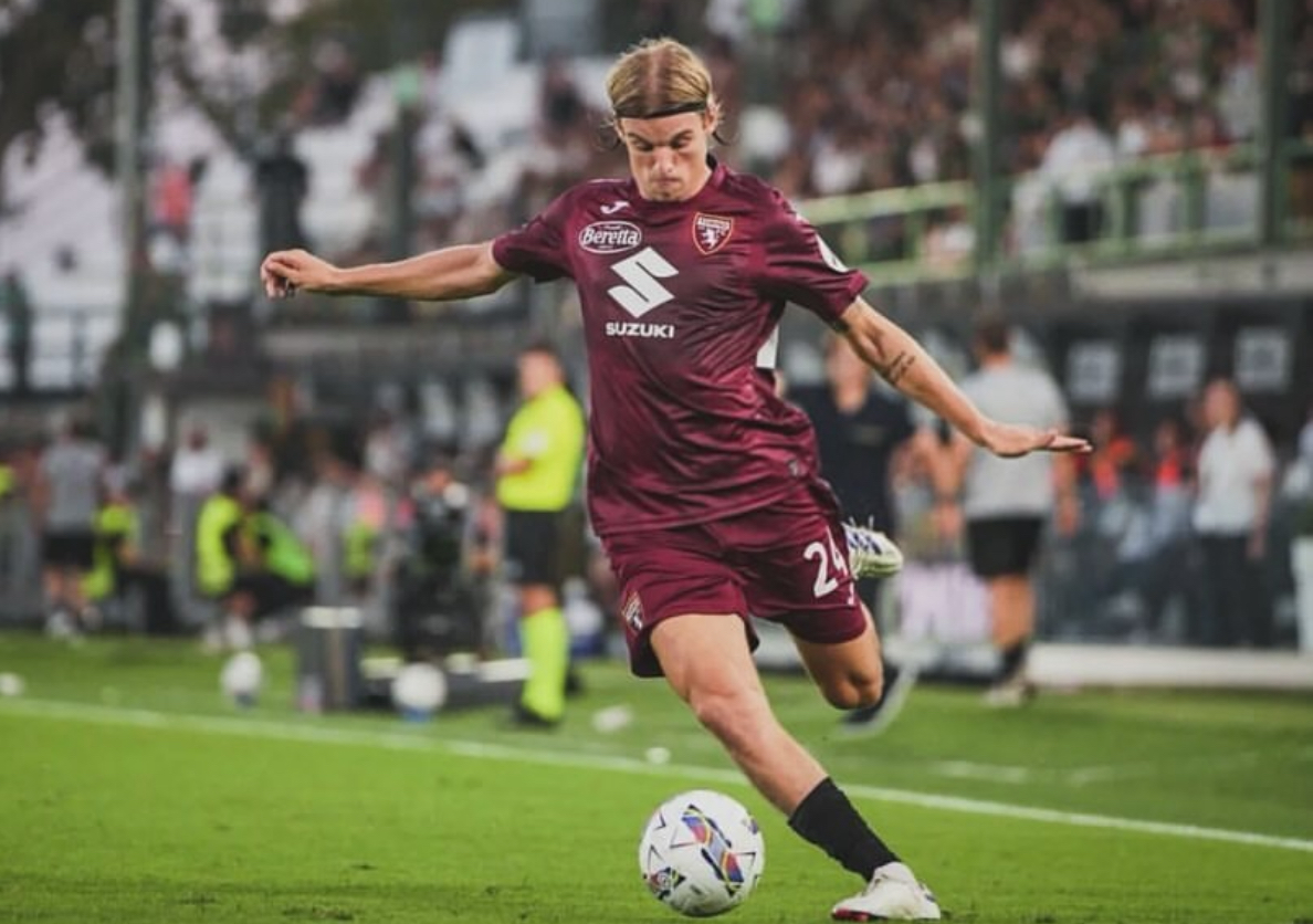 Aksi Brutal Ajax Pecat 7 Pemain Lewat WhatsApp, Termasuk Eks Arsenal Chuba Akpom