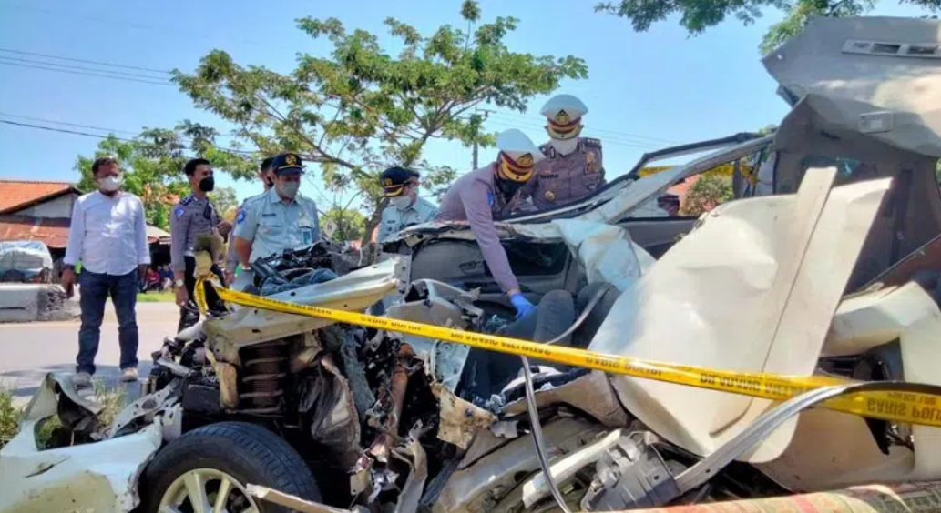 Minibus Tabrak Truk Hingga 6 Orang Tewas di Cirebon, Olah TKP Korlantas Polri Temukan Fakta Ini
