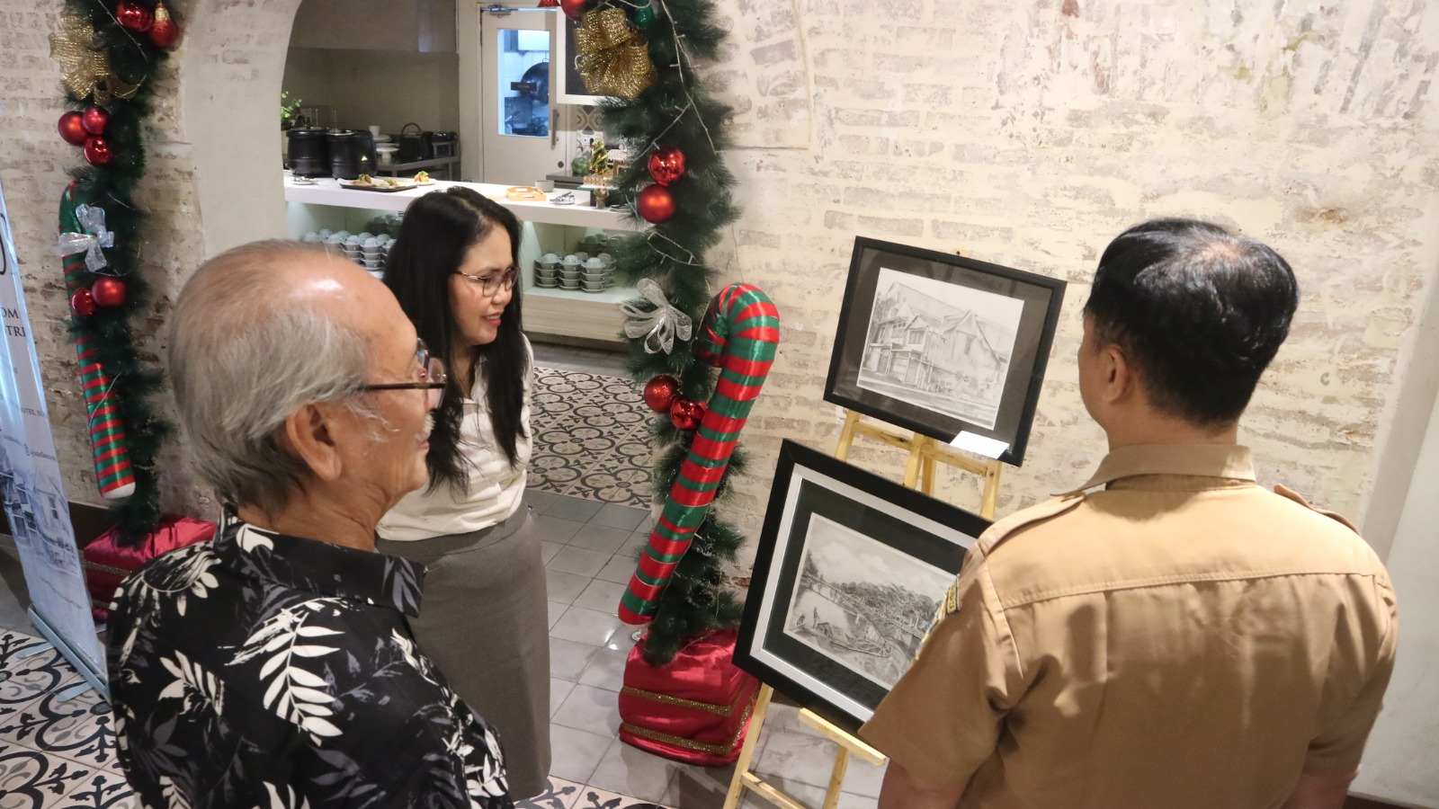 Pameran Urban Echoes di Kokoon Hotel Surabaya Hidupkan Jejak Kota Lama Lewat Sketsa