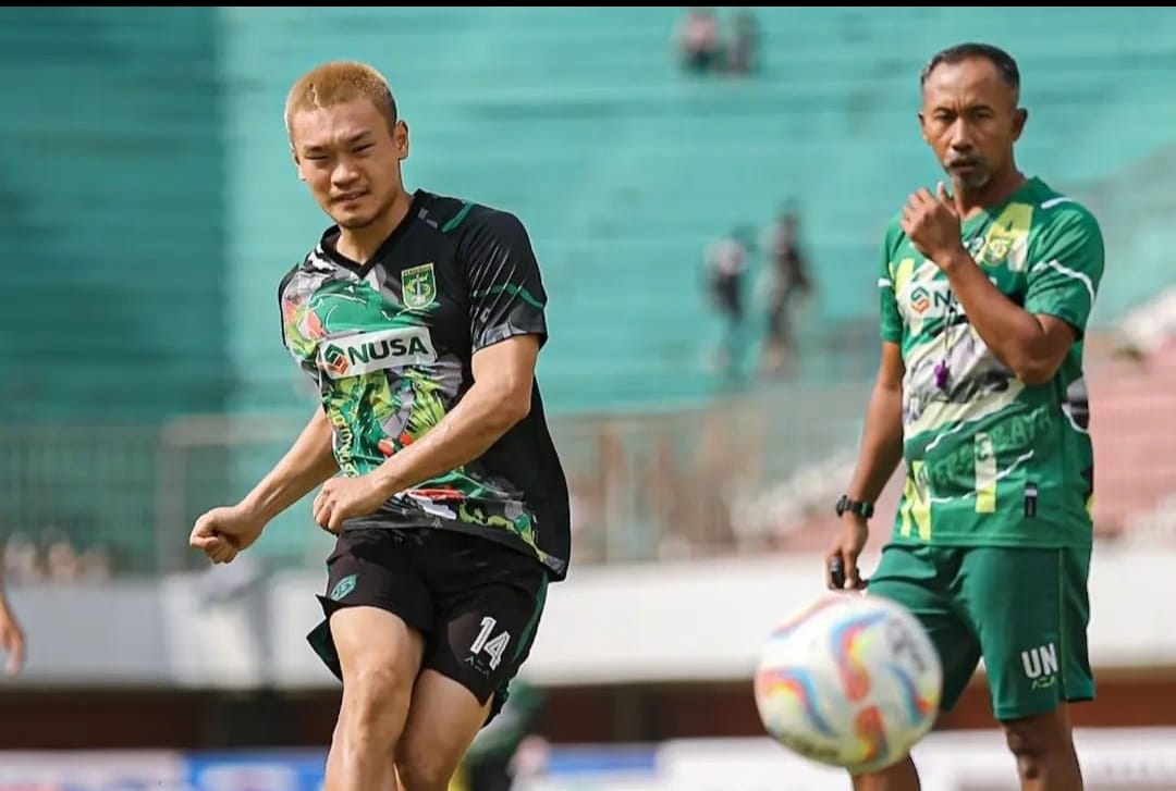 Uston Nawawi: Persebaya Main Maksimal di Sleman, Tahan 13 Tembakan Super Elja 