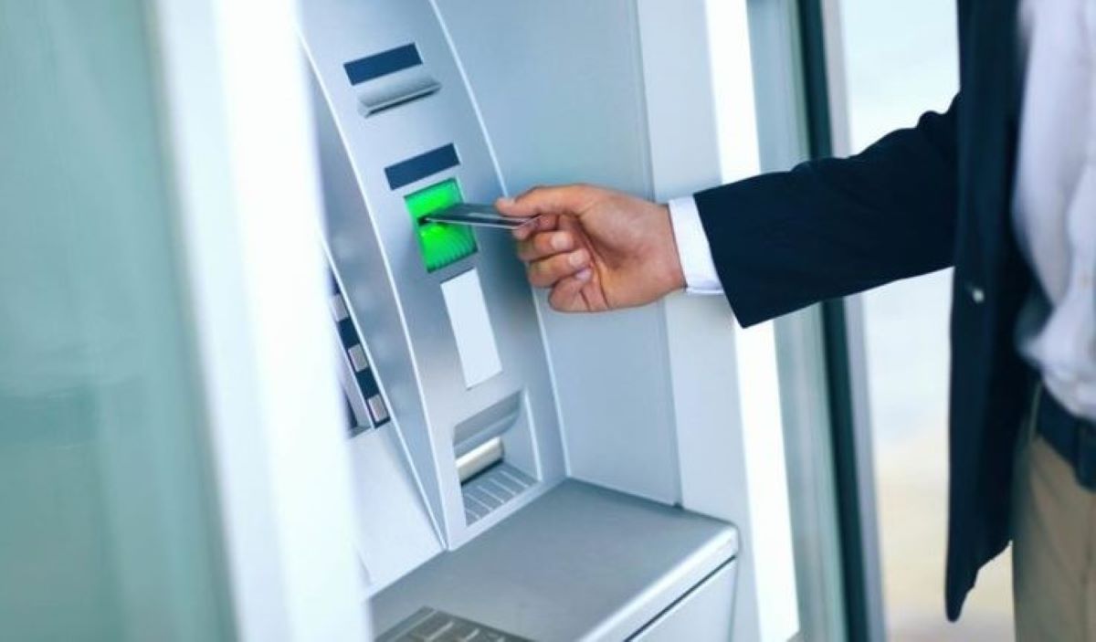 7 Tip Setor Tunai Aman di ATM saat Malam Takbiran, Waspada Skimming dan Modus Penipuan