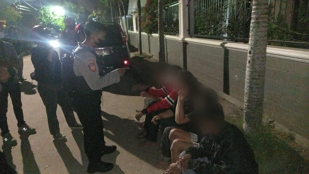 Hendak Tawuran, 5 Remaja Bersenjata Tajam Diamankan Polrestro Jakarta Barat