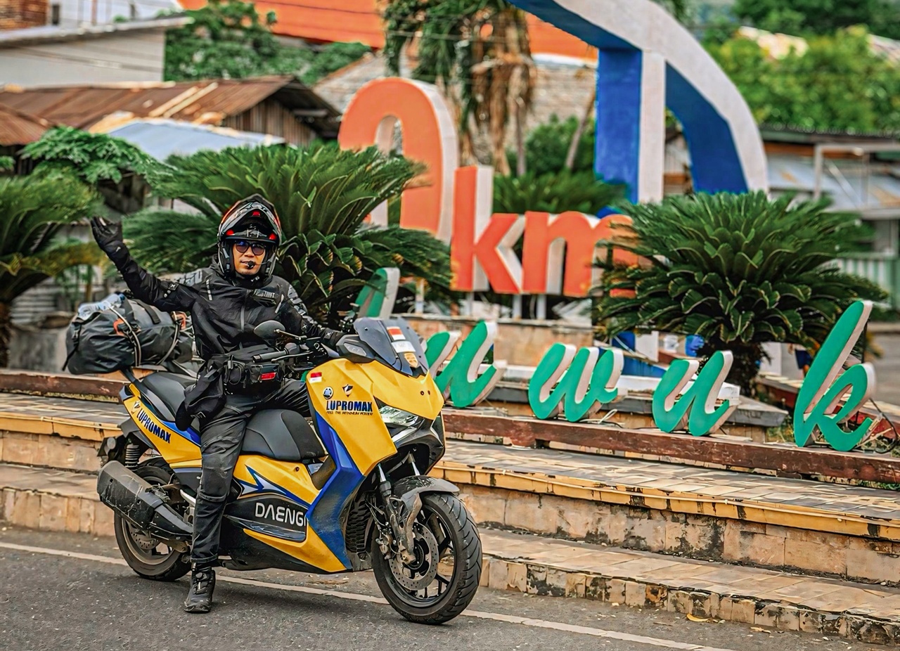 Sukses Turing ke Mekah, Kini Om Daeng Taklukkan Sulawesi Bersama Yamaha XMAX Tech Max