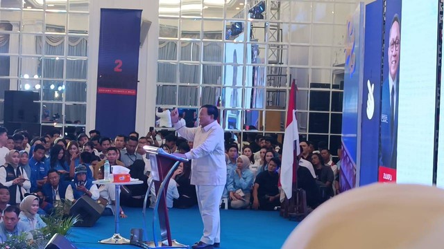 Prabowo Puji Genggaman Emak-emak di Lampung