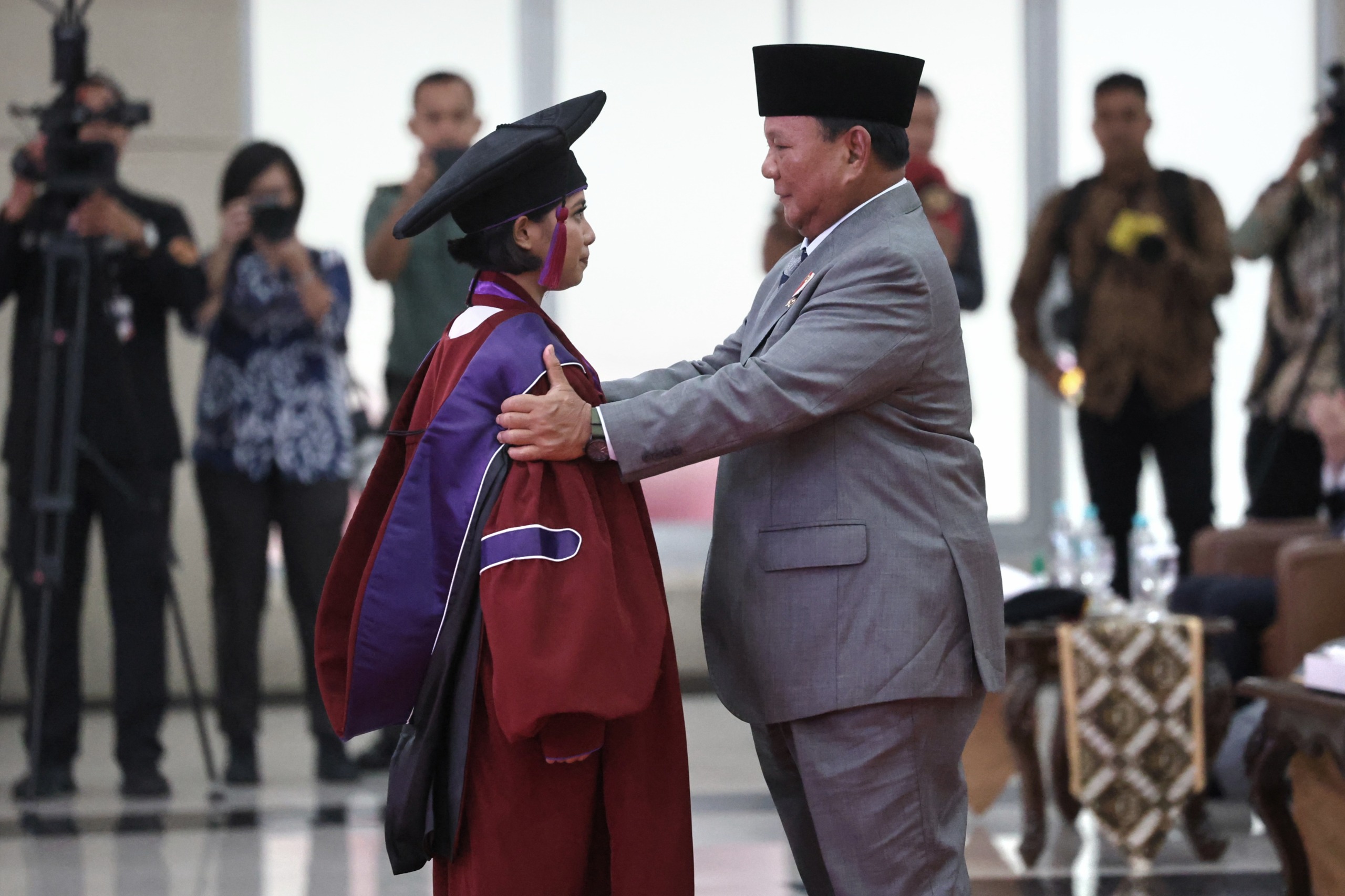 Wisuda 573 Mahasiswa Unhan, Prabowo Sebut Indonesia Harus Kejar ...