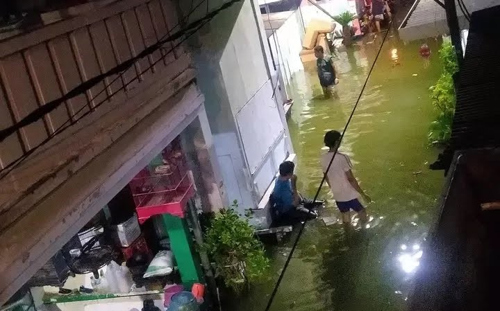 Surabaya Utara Dilanda Banjir Rob Imbas Tanggul Jebol, 60 Rumah Warga Terdampak 