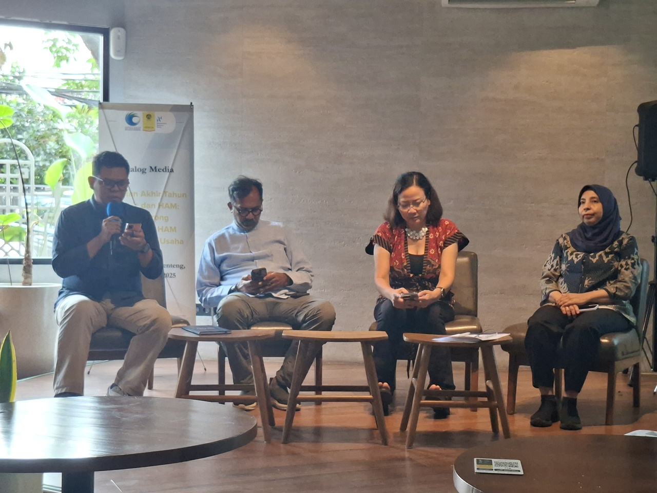 Reaksi Keras Haris Azhar: Kasus Korupsi K3 Eks Wamenaker Buktikan HAM Bisa Diperdagangkan!