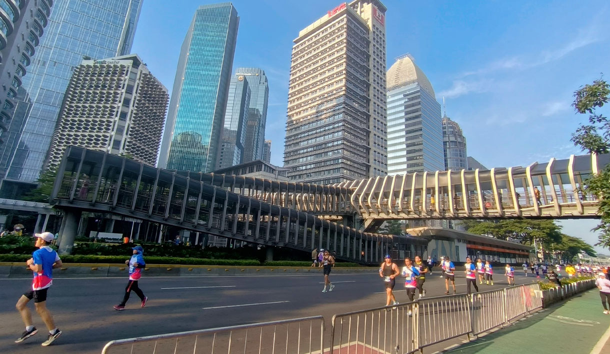 Petugas Gabungan Jaga Ketat Rute Jakarta International Marathon 2024, Puluhan Ruas Jalan Ditutup
