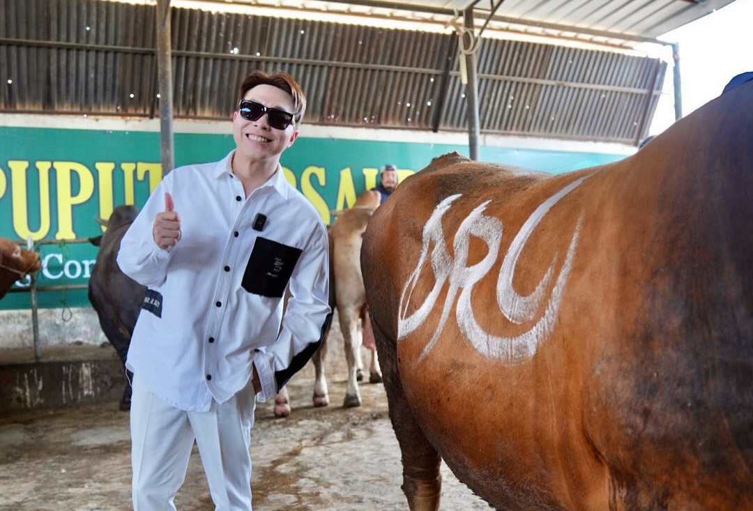 Jelang Hari Raya Idul Adha 1446 H, Richard Lee Belajar Pilih Hewan Kurban oleh Ustaz Derry Sulaiman