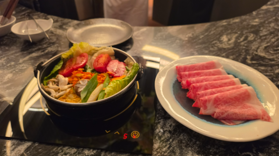 Makan Sukiyaki Jepang Premium di Senopati, Ada Private Room hingga Karaoke