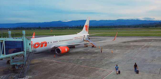 Porter Lion Air Curu Emas Penumpang 