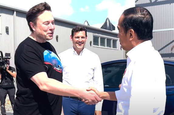 Foto Jokowi ke SpaceX Tak Dipamerkan Elon Musk Geger Diperdebatkan? Roy Suryo: Terlihat Siapa Orang Pentingnya