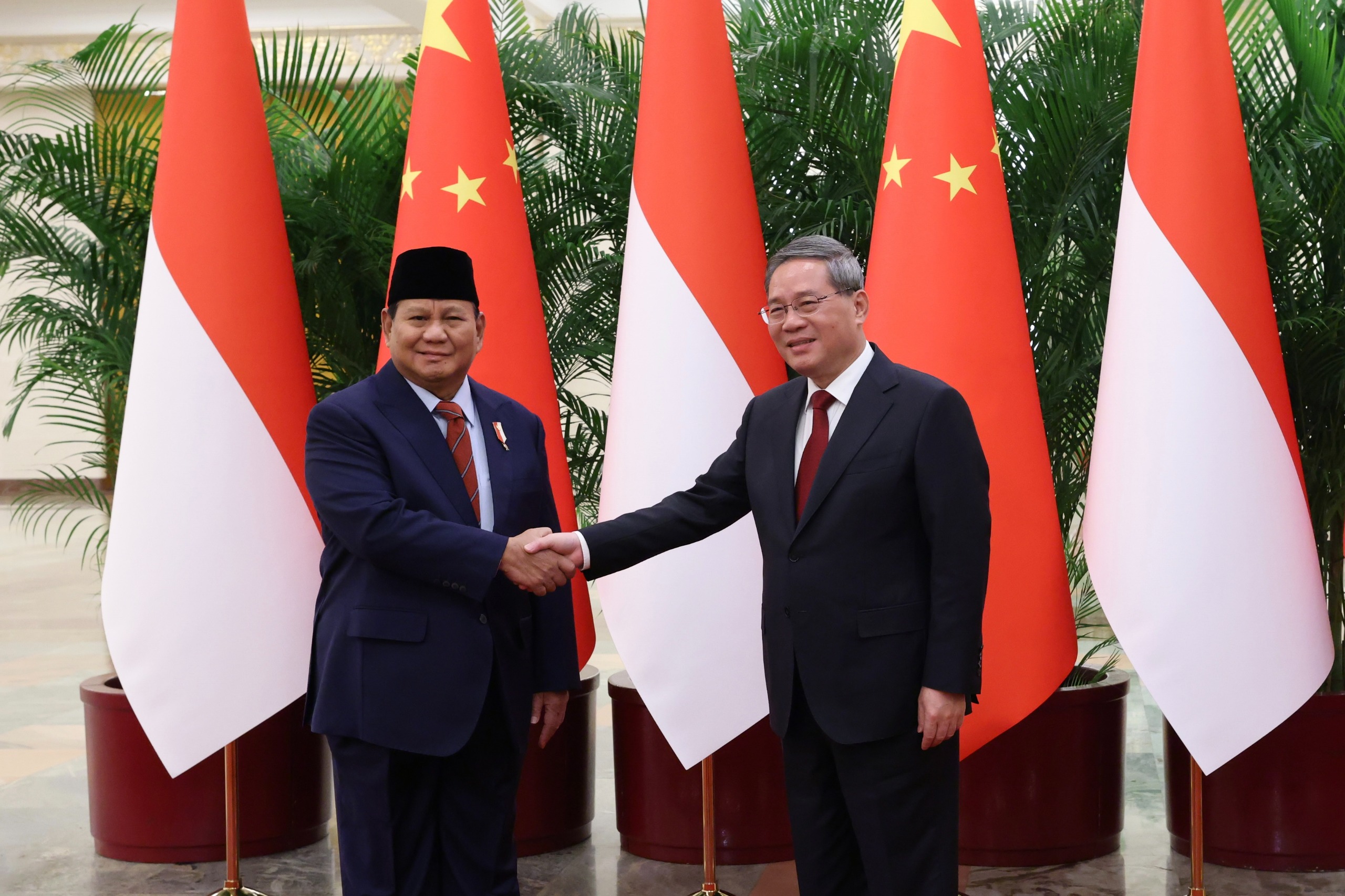 Temui PM Li Qiang, Prabowo Bahas Penguatan Kerja Sama RI-Tiongkok