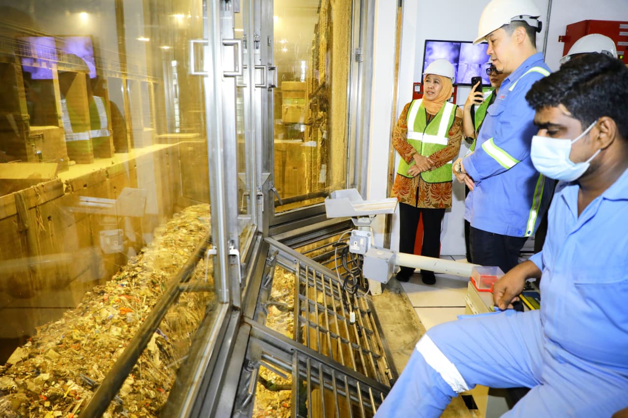 Khofifah Siapkan Replikasi Sistem Sampah Singapura, Target Kurangi Ketergantungan Landfill di Jatim