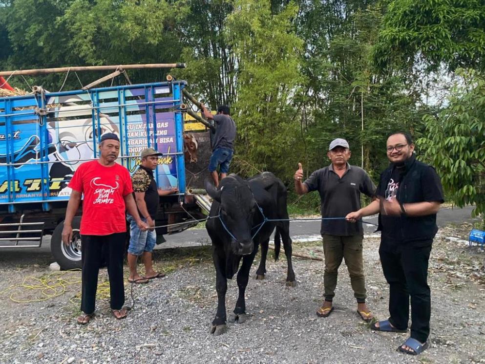 Iduladha 2026: PDIP Magetan Bagikan Daging Kurban Berwadah Besek di 6 Dapil