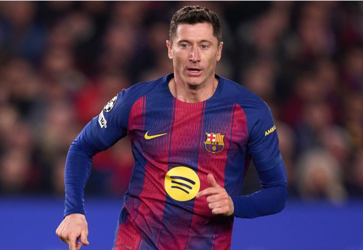 Barcelona Dilema: Pertahankan atau Lepas Robert Lewandowski?