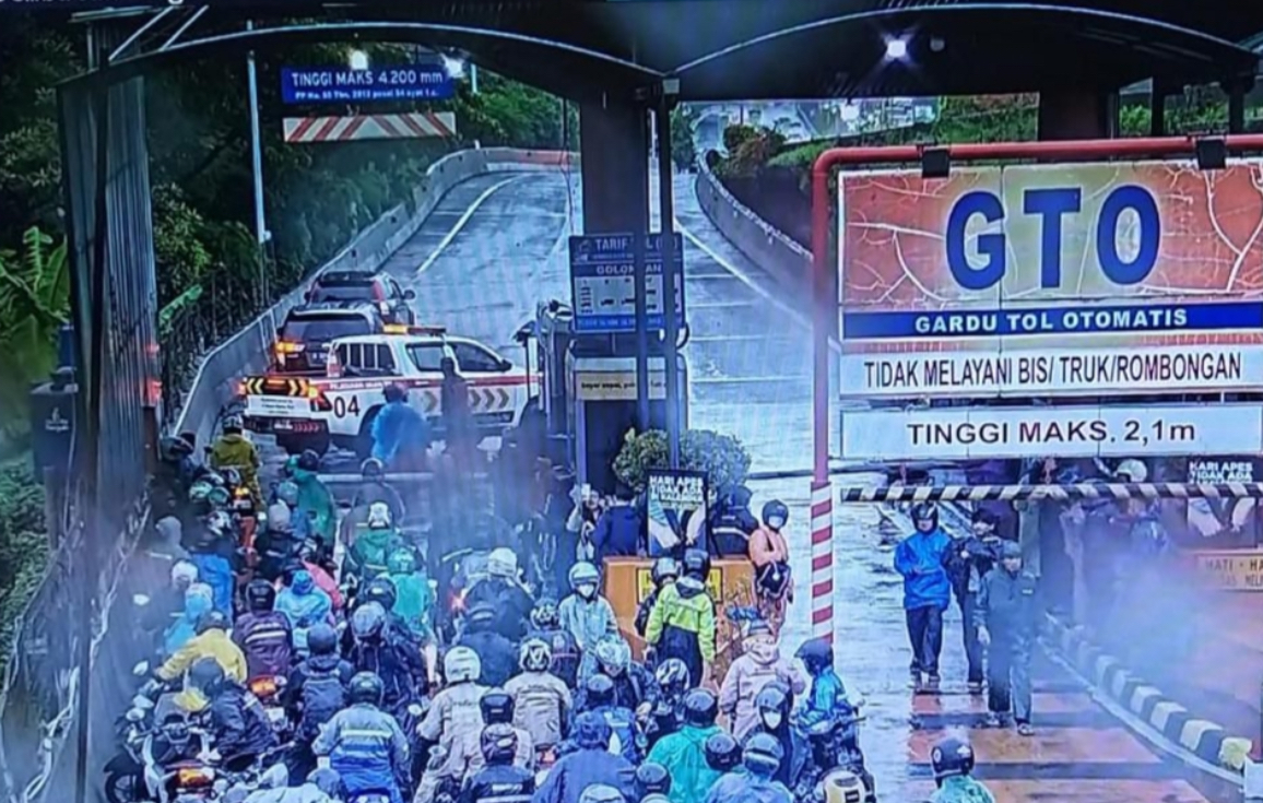 Akibat Genangan Air di Jalan Arteri, Direktorat Lalu Lintas Polda Metro Jaya Izinkan Motor Melintas Tol Sunter–Angke
