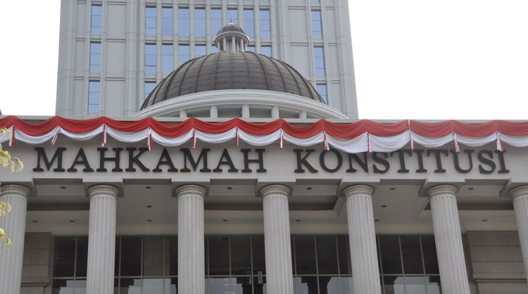 Bisakah MPR menafsirkan putusan MK?