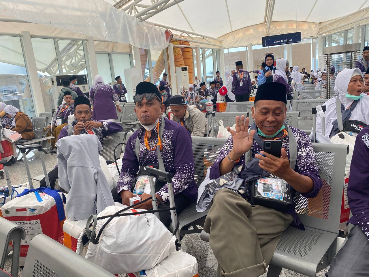 Fast Track Madinah Lancar, Jamaah Haji Kloter Pertama Tiba di Bandara Madinah