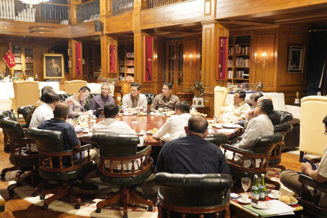 Prabowo Bahas Listrik Desa Tenaga Surya dan Giant Sea Wall