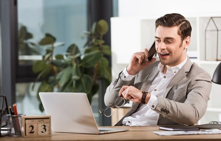 Alasan Banyak Orang Lebih Memilih Pesan Teks Daripada Mengangkat Telepon