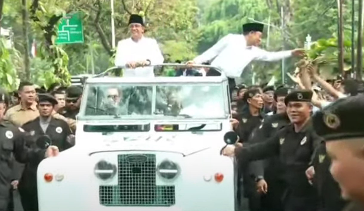 Ribuan Pendukung AMIN Iringi Pasangan Anies - Cak Imin ke KPU