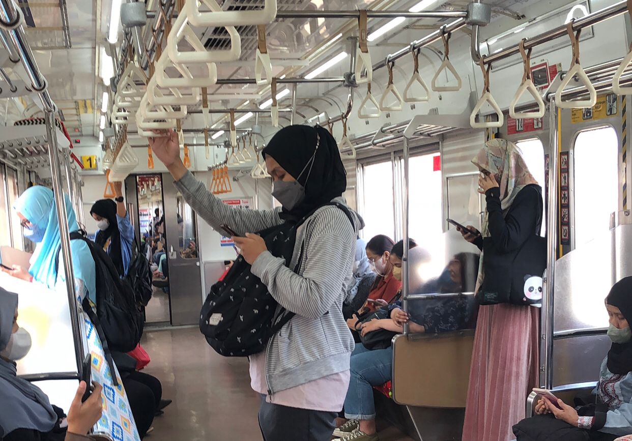 KAI Commuter Layani 156 Juta Pengguna Commuter Line Jabodetabek Pada Semester Pertama 2024