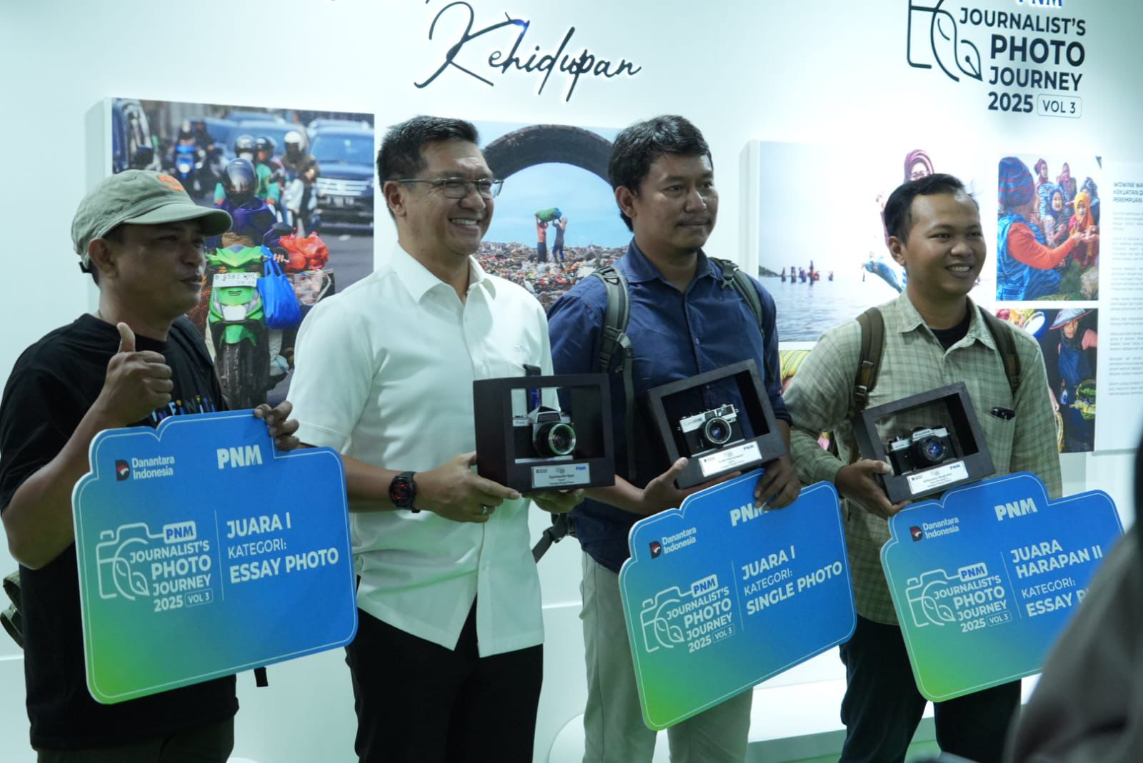 Perempuan Lentera Kehidupan, Hadir dalam 12 Potret Terbaik dari Ratusan Jurnalis Nasional di MRT Bundaran HI