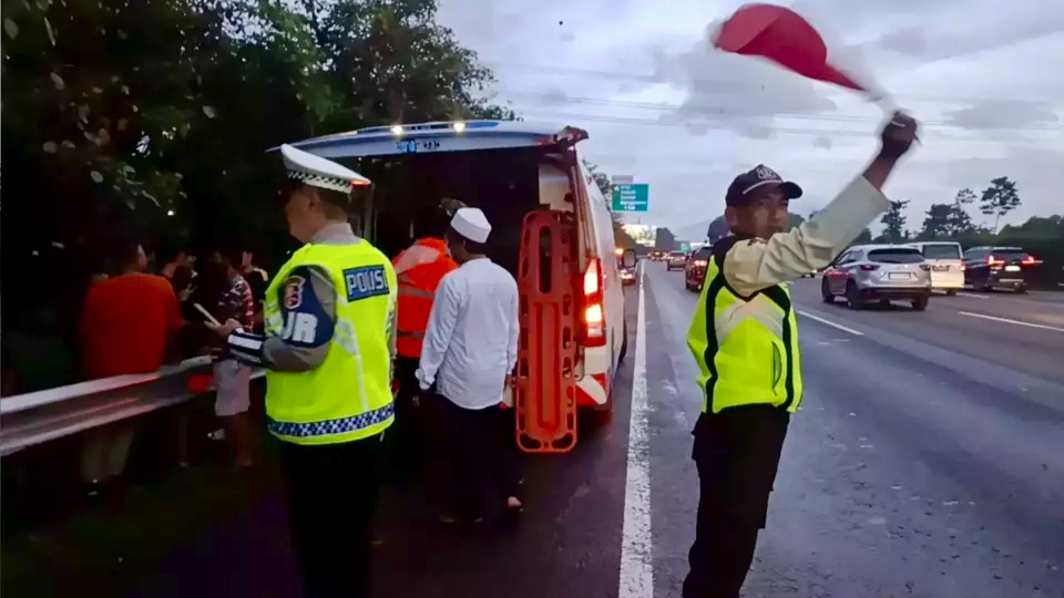 Mayat Pria Terikat Tanpa Identitas Ditemukan di Tol Jagorawi, Polisi Selidiki